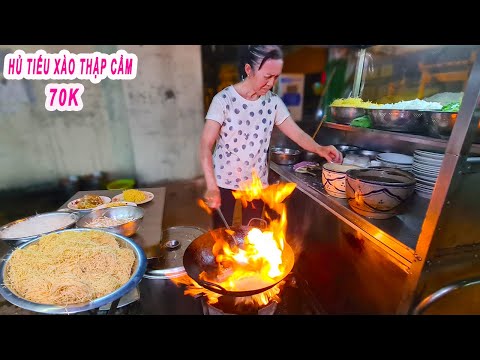 Video Phát thèm Dĩa Hủ Tiếu Xào Thập Cẩm 70K của Người Hoa... - youtube