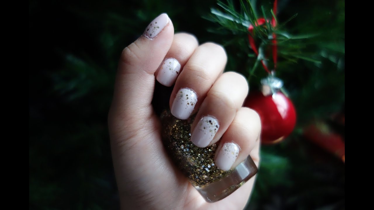 HOW TO - Classy Glitter Holiday Nails
