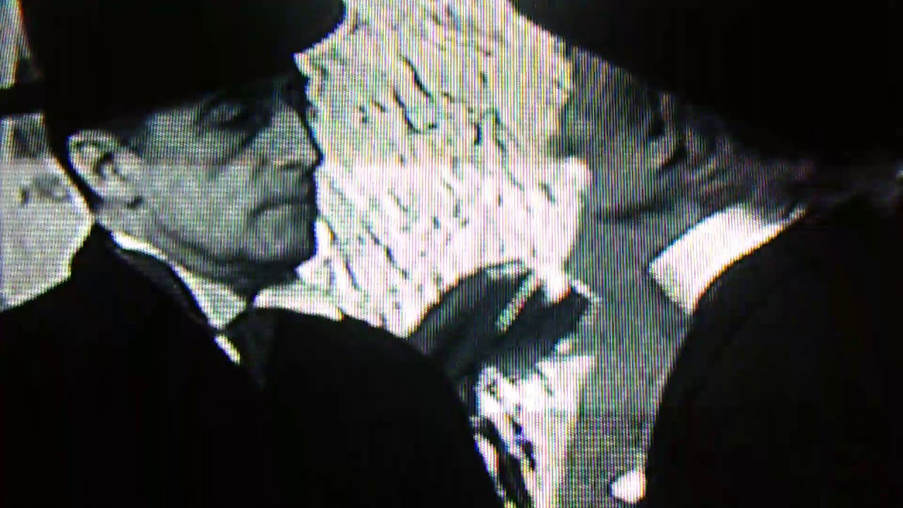 Scena dal film di Totò "47 morto che parla"