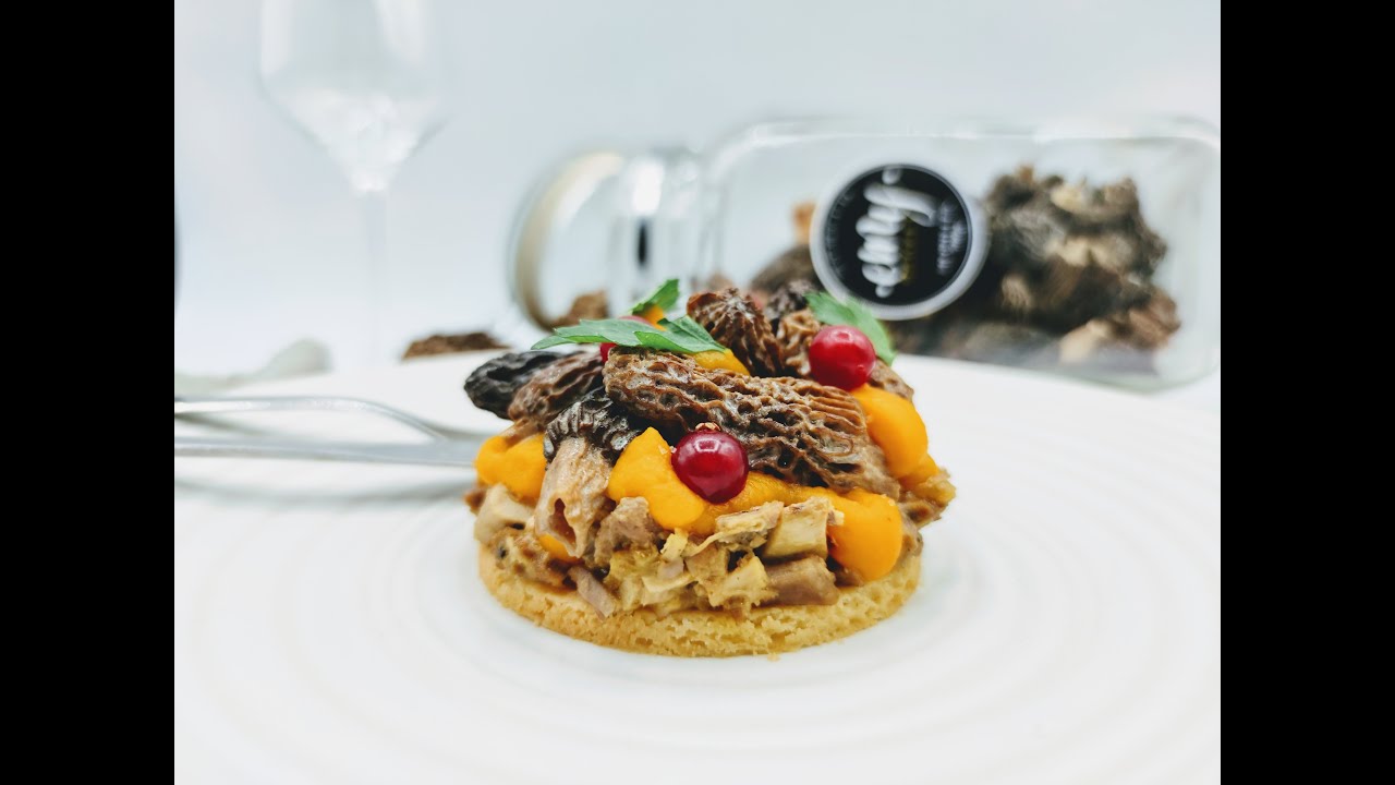 Tarte sablée au parmesan, Morilles, Chapon et purée de butternut à l'orange