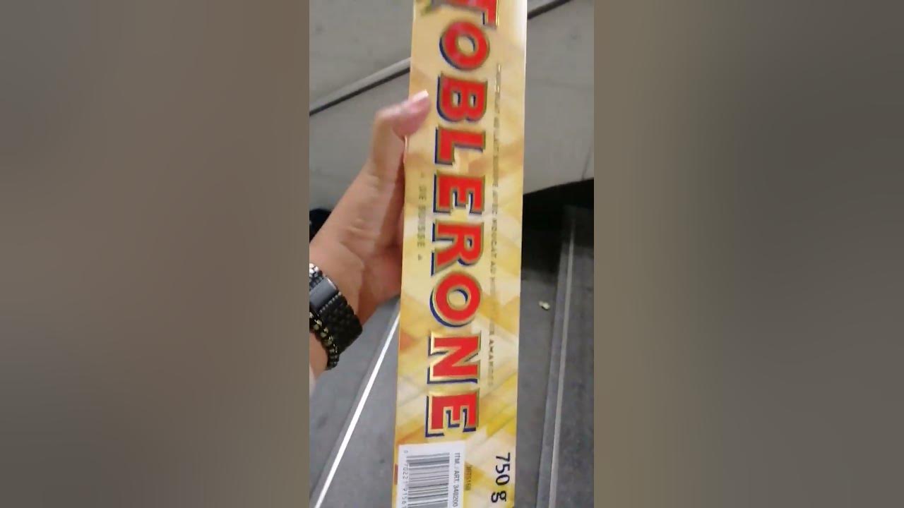 The Unboxing of the 4.5kg Giant Toblerone 