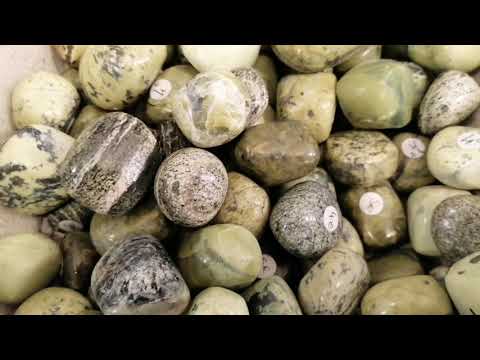 Vidéo: A quoi ressemble la roche serpentine ?