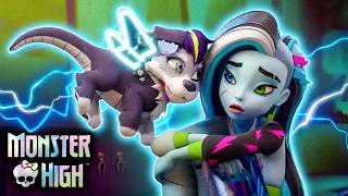Frankie Doesn’t Want to Say Goodbye to Watzie 💙 | Monster High #shorts