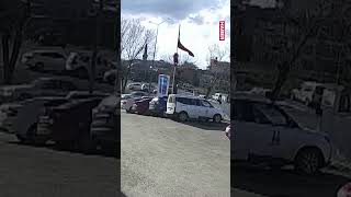 trthaber 🇹🇷26 yaşındaki genç, şiddetli rüzgar nedeniyle dolanan Türk bayrağını düzelt @daima.umutlu