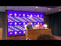 Momento gracioso entre los 3 hermanos Mac Allister en la conferencia de prensa
