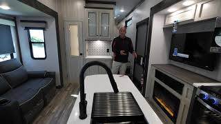 Explore the new 2022 Cardinal 383BHLE (Fifth Wheel)