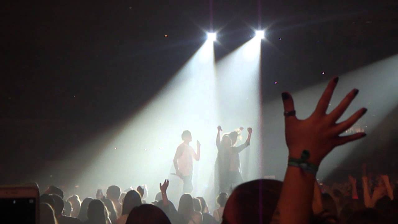 One Direction - Boys having fun with families Sheffield 31.10.15 Final Show