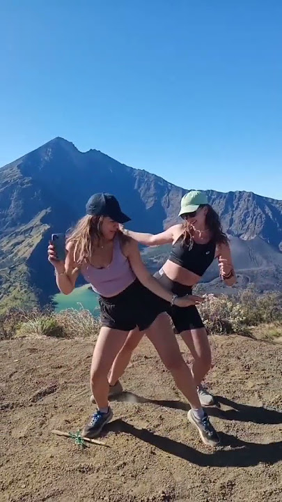 goyangan bule cantik di rinjani #shorts #tiktok #short #rinjani #viral