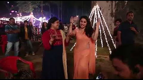 Madhuri and Renuka reunite and recreate ‘Lo Chali Main'