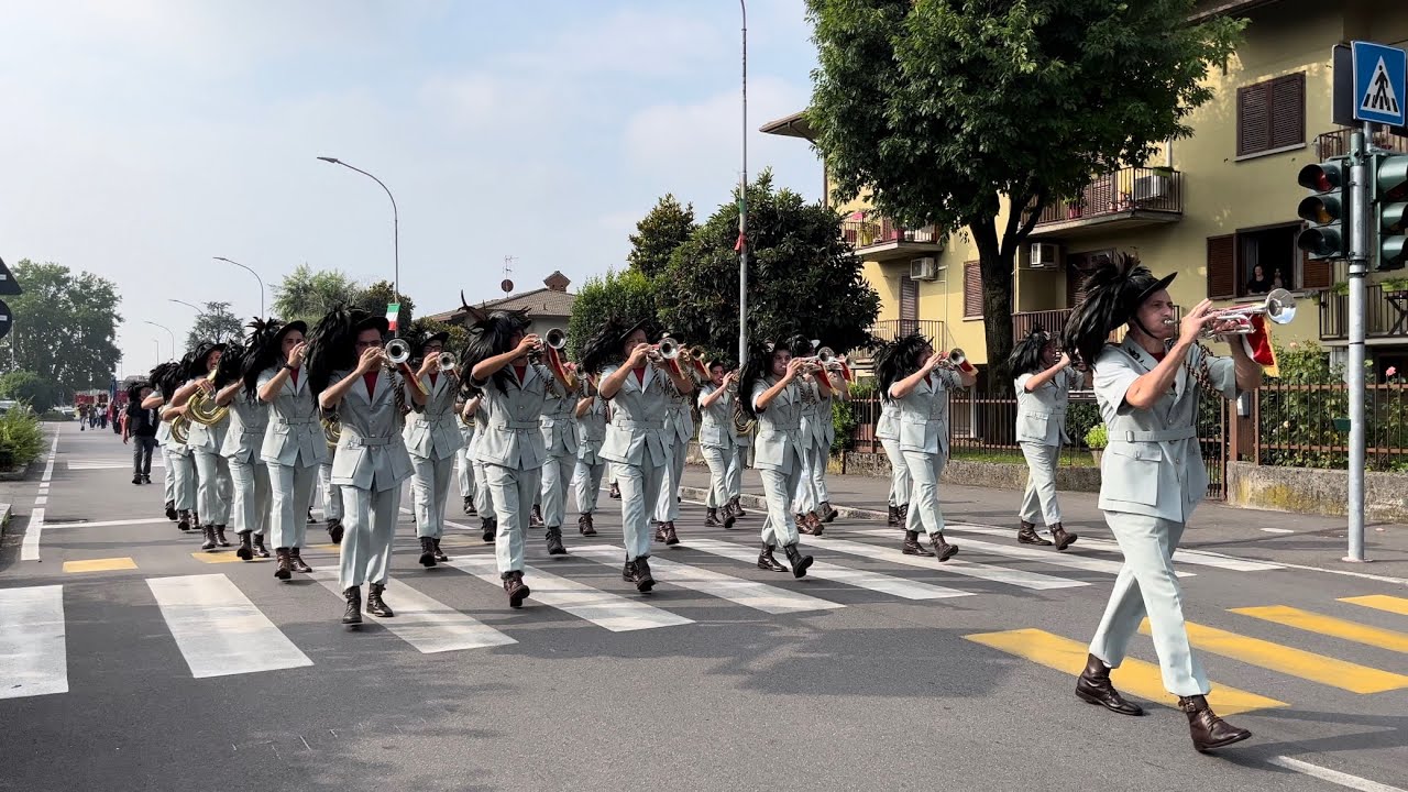 Passano i Bersaglieri a Zanica - Manifestazione Bersaglieresca - Fanfara “Scattini” di Bergamo