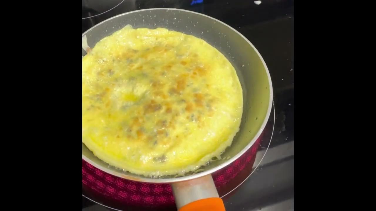 How To Easily Flip An Omelet YouTube