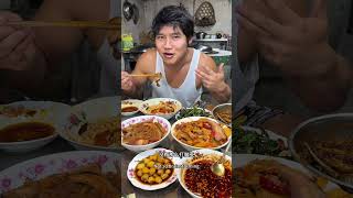 腊肉炒土豆片，腊肉炒洋葱，凉拌茄子，炒红薯叶，七彩小泡椒