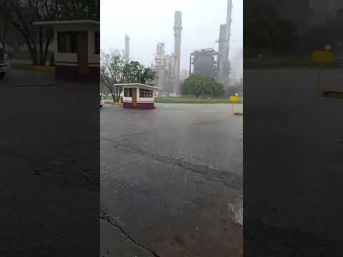 ¡FUEGO EN DRENAJE DE REFINERÍA SALINA CRUZ! 1