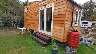Tiny House Met Loft. Opgesteld En Ingericht.