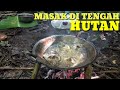 Masak ikan hasil pancingan di tengah hutan ...