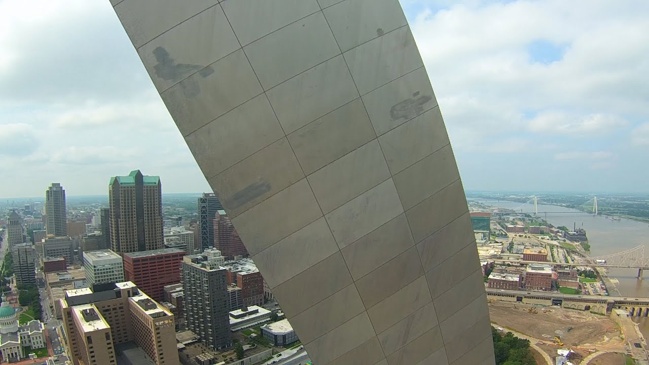 Flying through the St Louis Arch & Under Bridge - YouTube