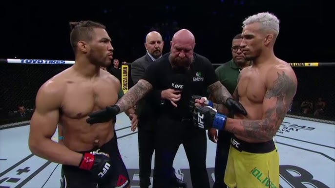 This MMA Ref is crazy 😳 - YouTube