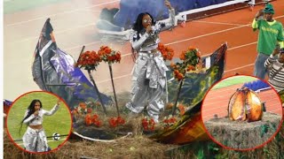 MAAJABU YA ZUCHU ALIVYOINGIA YANGA DAY KU PERFOM UWANJA WA MKAPA..