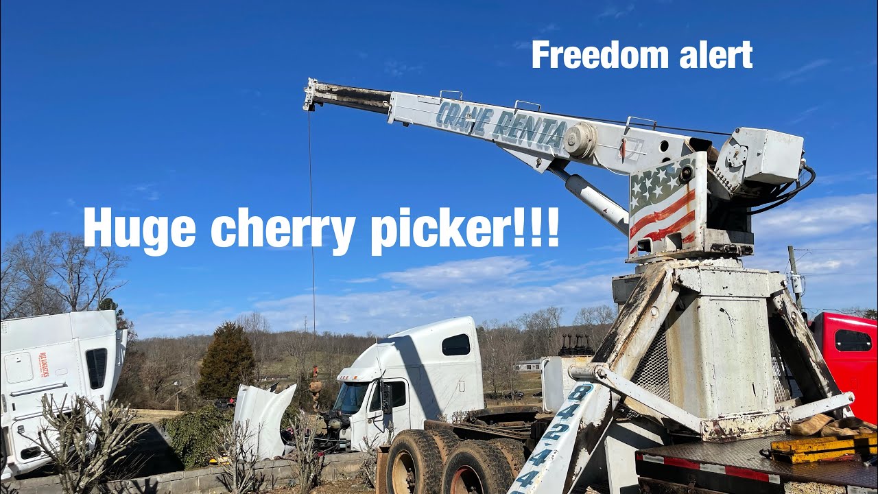 Detroit 60 series rebuild PART 2...(with a crane) YouTube