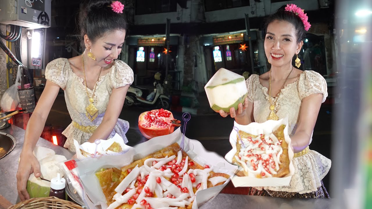 Roti with Coconut and Pomegranate by PUY ROTI LADY at Sala Deang BTS ...