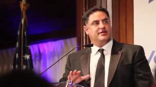 Cenk Uygur Accepts Award At Vote It Loud's Inaugural Multicultural Correspondents Dinner