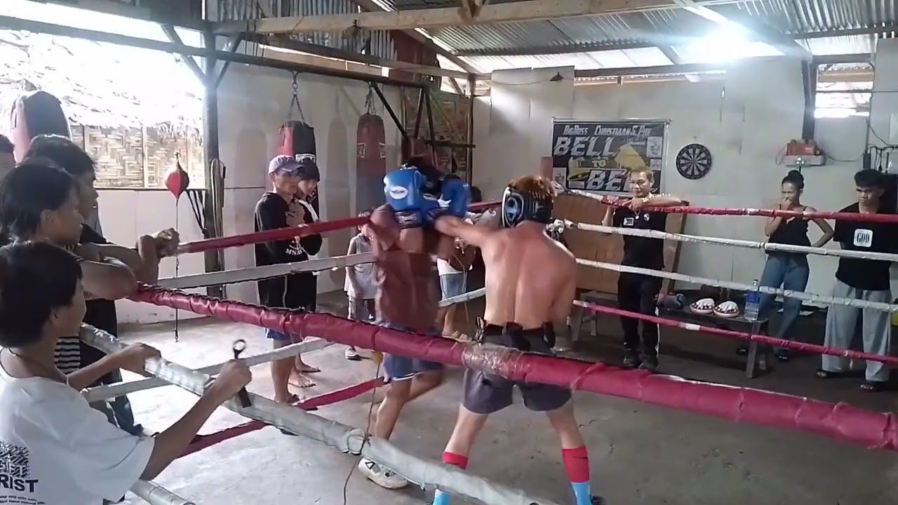 Louie Endoy vs Quadro King sparring in squared circle donpunch boxing gym 