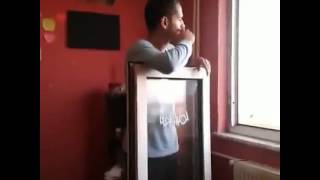 Penceresiz Kaldım Anne