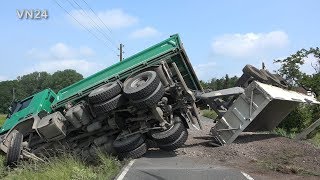 04.06.2019 - VN24 - Umgestürzter Hängerzug muss geborgen werden - Straße gesperrt