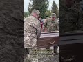 По всій Україні не припиняється похорон військових, які гинуть у величезній кількості у битвах.
