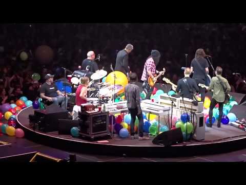 Foo Fighters Feat Slash and Tenacious D  - Tie Your Mother  Douwn