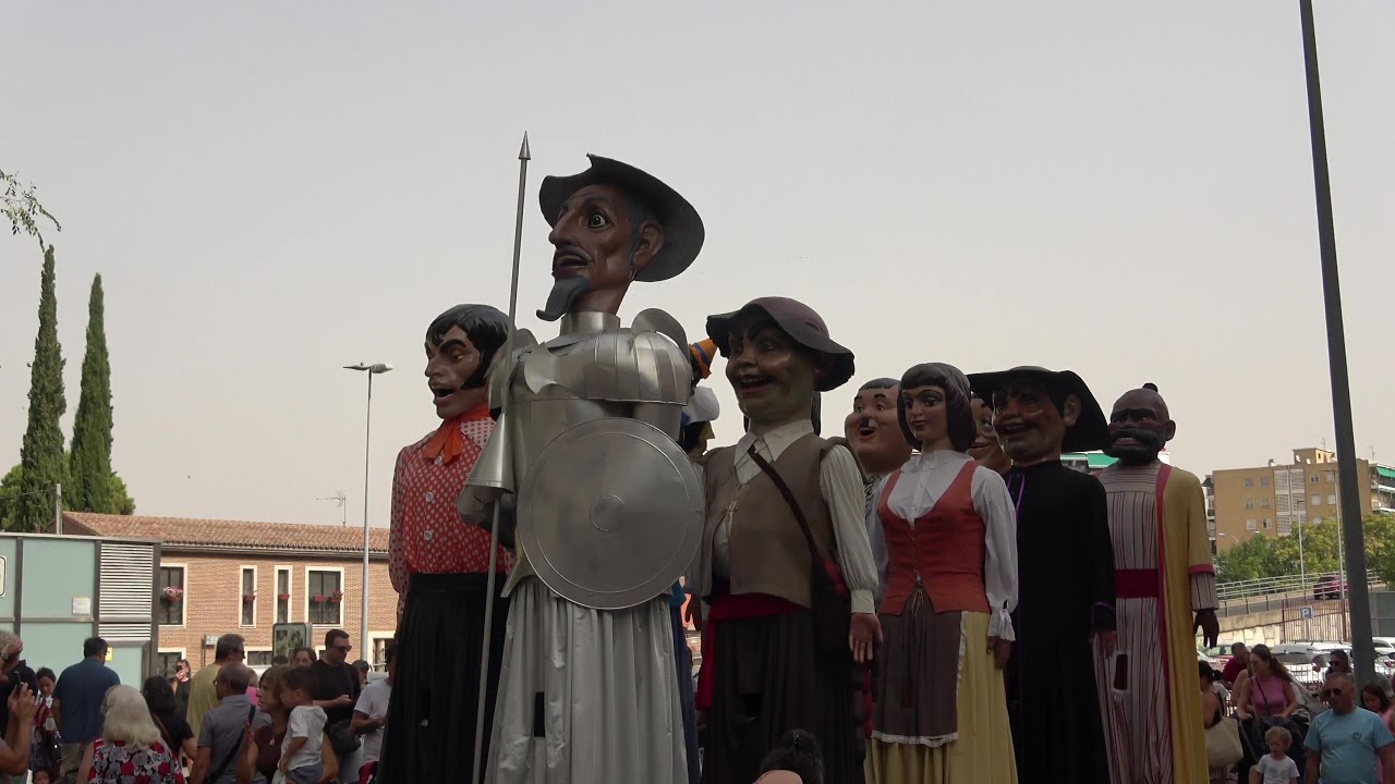 Fiestas de Alcalá de Henares 2025: Comparsa Cervantina de Gigantes y Cabezudos.
