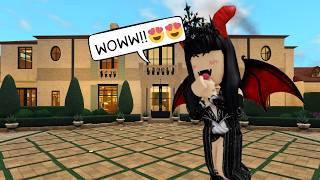 Touring the 1 MILLION 💲💲💲 Mansion Prebuilt (Bloxburg)