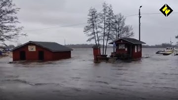 Terrifying! High waves on the Elbe river overflow and flood the City of Hamburg, Germany