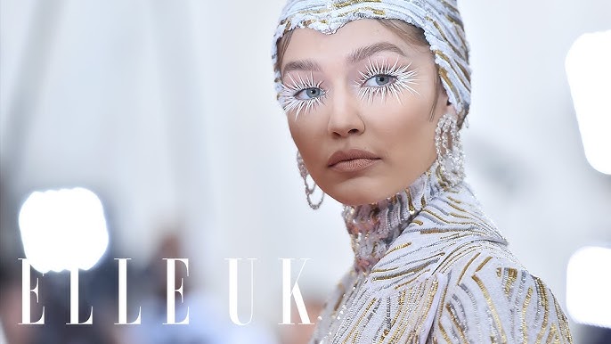 Emma Chamberlain Met Gala 2022 Look. I love the crown. : r/emmachamberlain