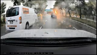 Lightning struck tree along expressway! 26 Mar 2023