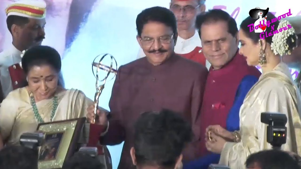 Asha Bhosle Receives 5th Yash Chopra Memorial Award