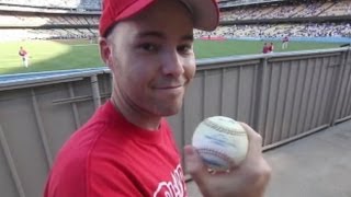 How to Catch a Ball From the Stands at a Baseball Game screenshot 2