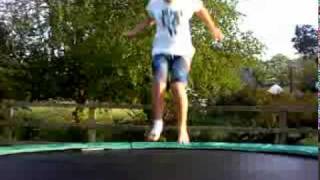 Trampoline Tricks- FrontFlip + Knee Drop FrontFlip