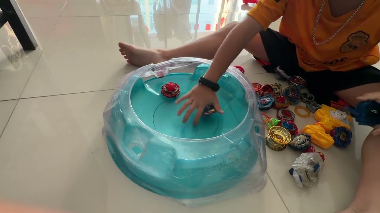 Ami test con quay Beyblade
