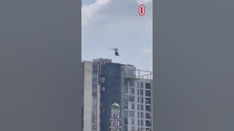 যেভাবে আটকা পড়া পুলিশদের উদ্ধার করা হলো হেলিকপ্টারের মাধ্যমে