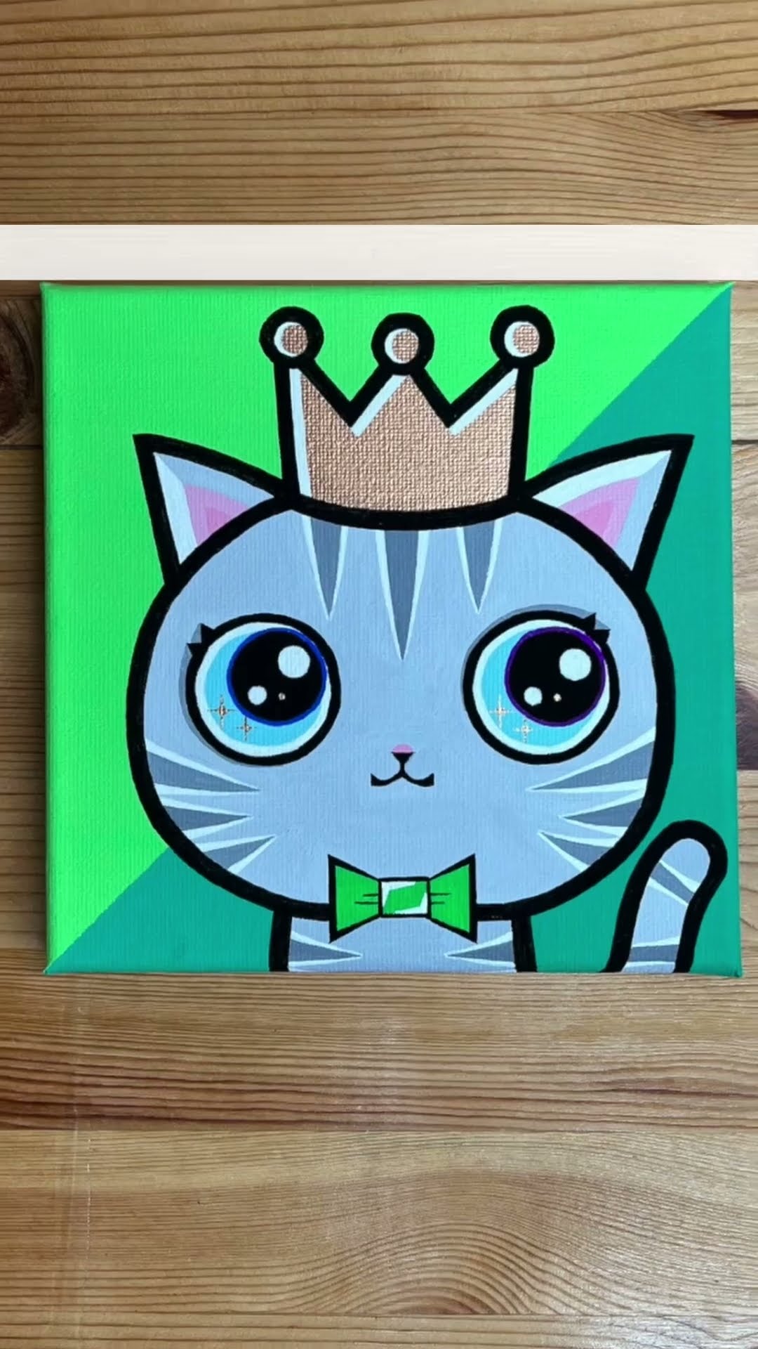 インテリアに絵を飾れば空間がおしゃれに！王冠をかぶった猫の絵
