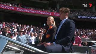 Mimi Hill, Charlie Curnow & Patrick Cripps go around the MCG - AFL Grand Final 2022