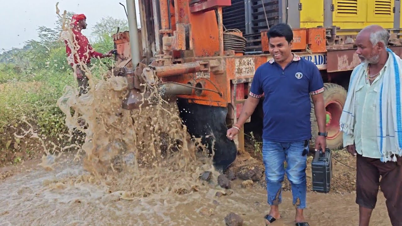 पानी की खोज मशीन से किसान के खेत में 10 Hp का पानी // Water Borewell Drilling