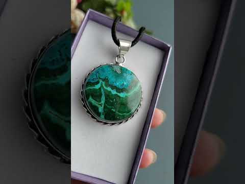 Кулон малахит с хризоколлой круглый азурмалахит талисман натуральный камень, видео 1