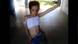 Vitoria Mostrando Seus Dotes De Dançarina