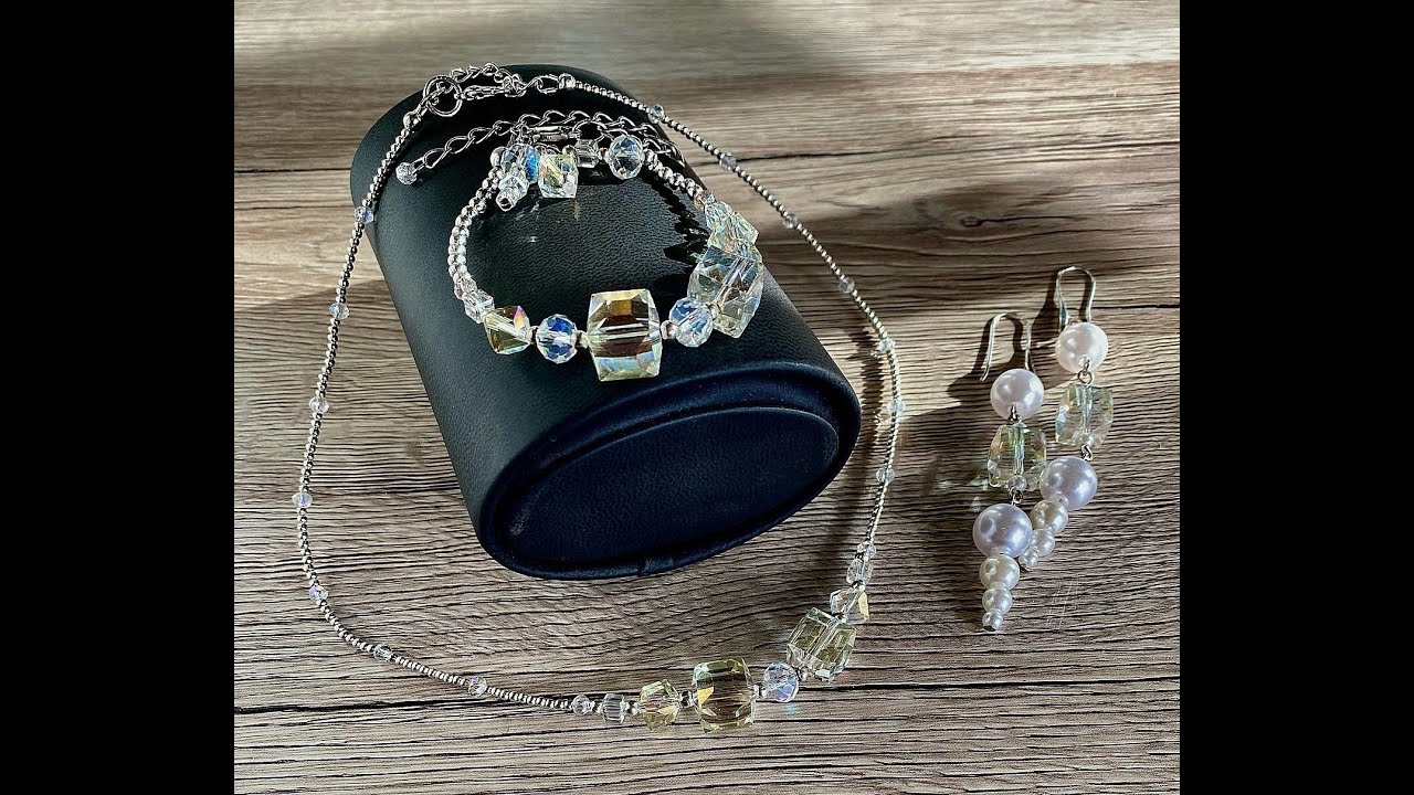 Комплект украшений для невесты. Wedding jewelry set.