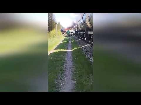 В Брянской области подорвали поезд