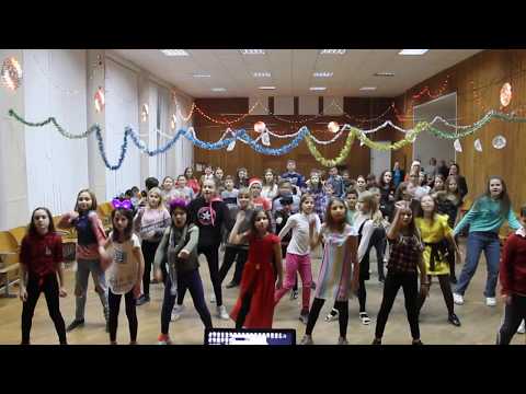 Новорічний флешмоб Go Bananas Little Big