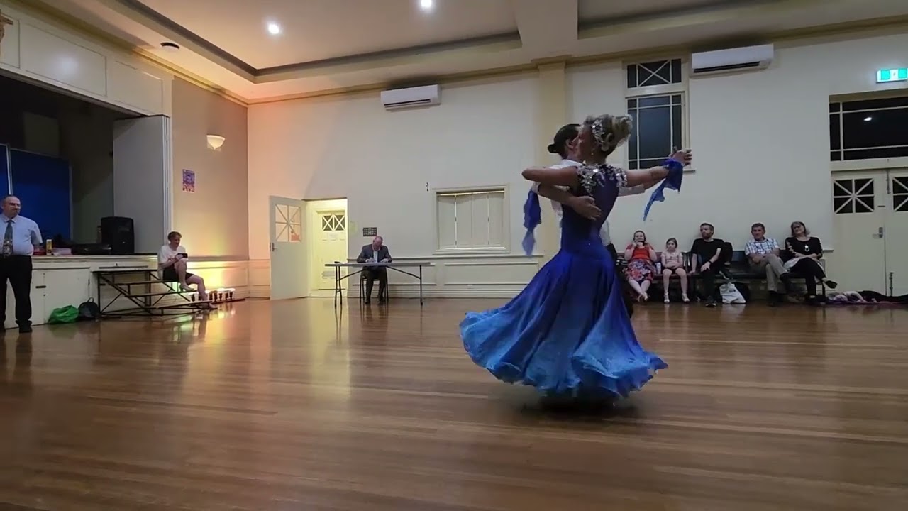 Gold Star medal - New Vogue - Carousel & Barclay Blues