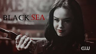 Dark Josie Saltzman || Black sea